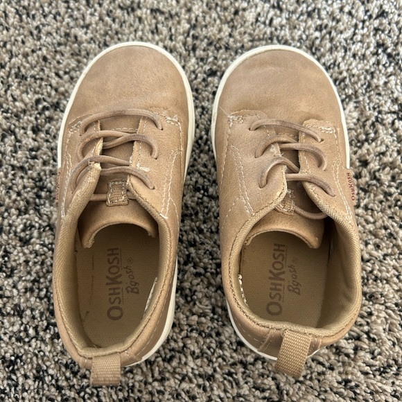Toddler Boy Oshkosh Tan Sneaker — size 7 - Picture 5 of 9